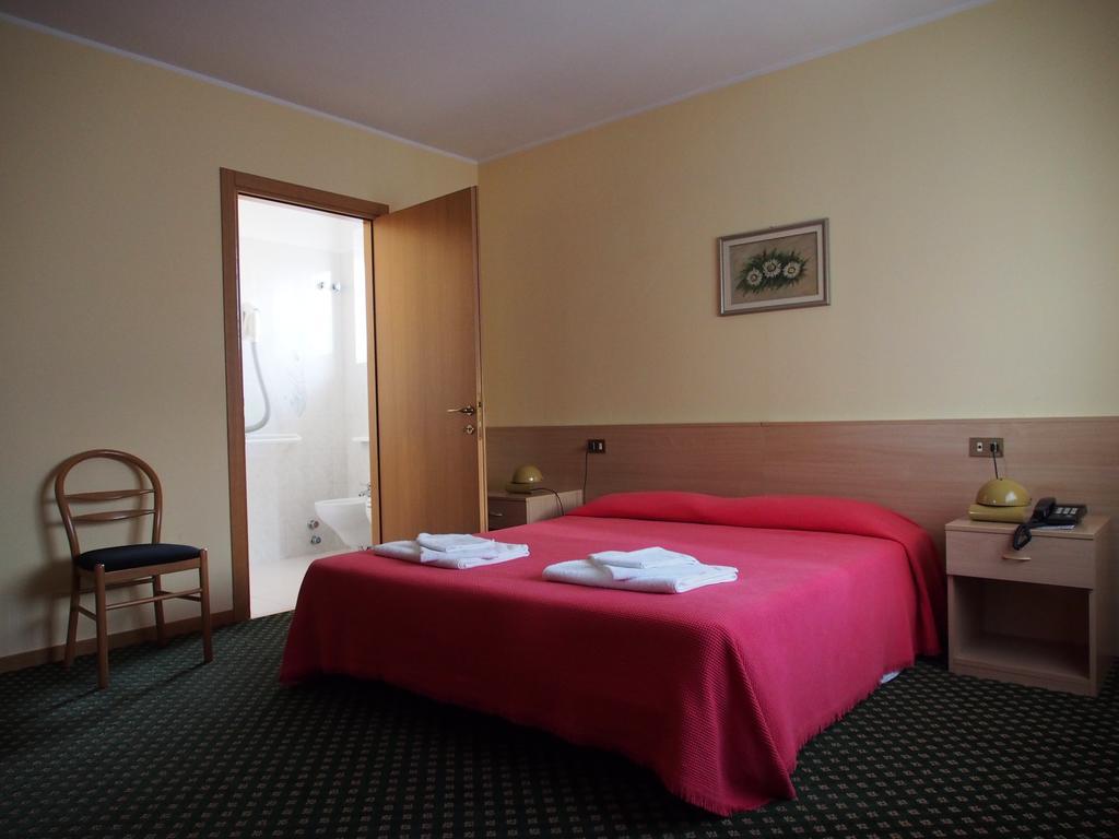 Hotel Belvedere Роана Номер фото